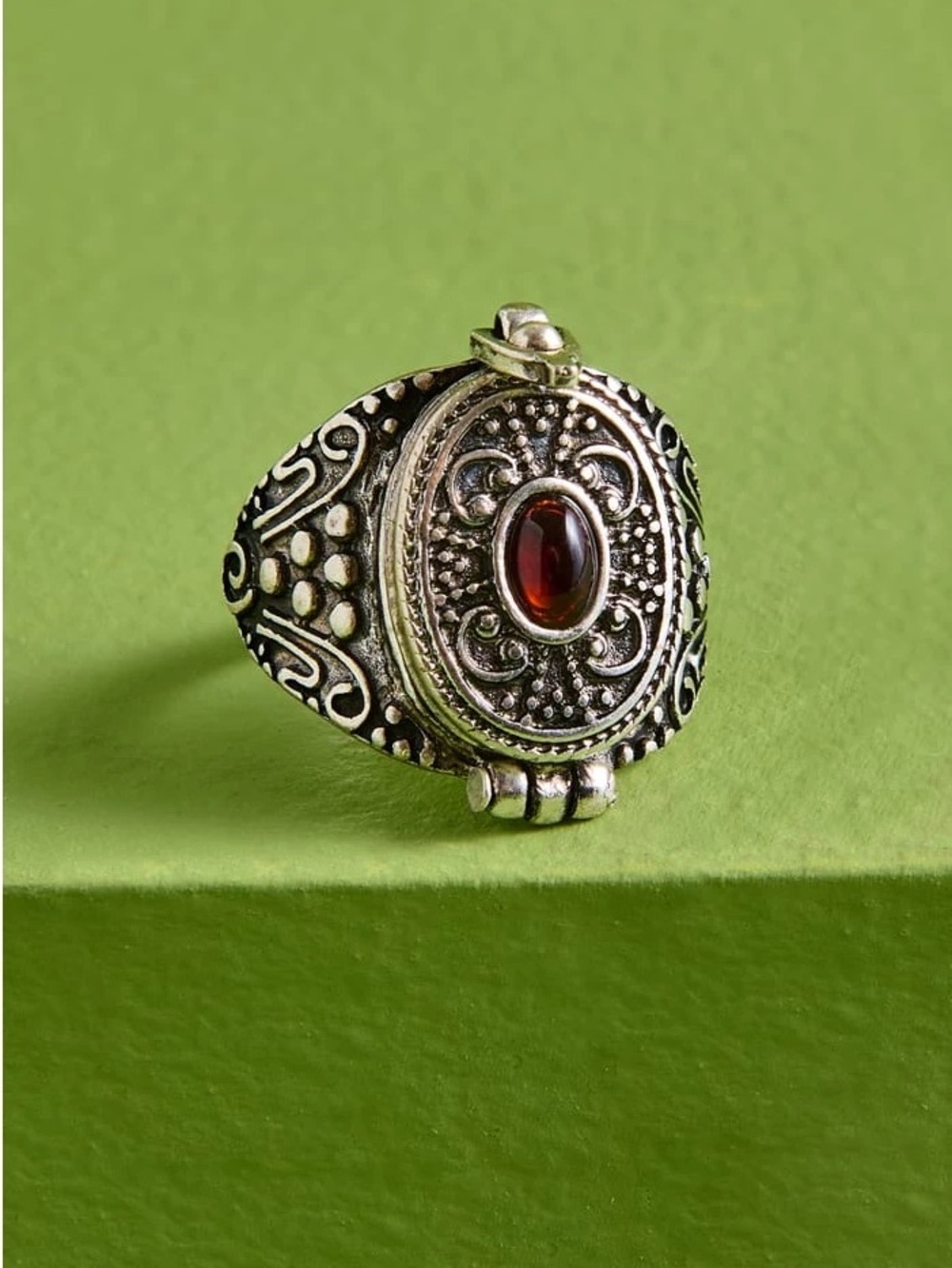 Earthbound Silver Antique Oval
Locket Ring, NWT